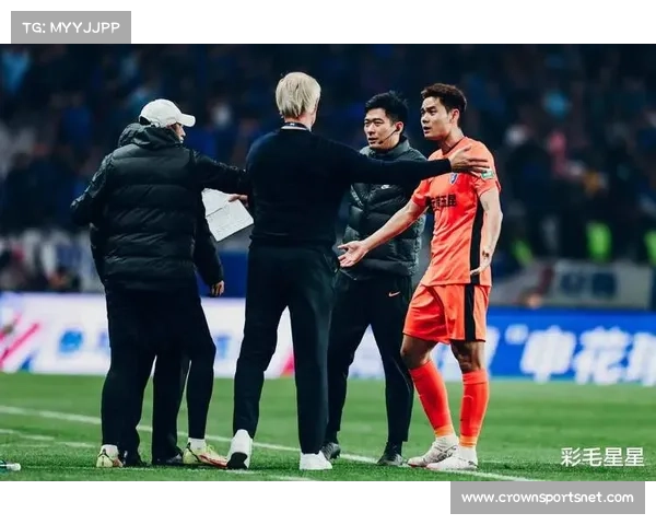 云南玉昆布尔克弋腾防线核心 侯永永中场串联决定控场质量